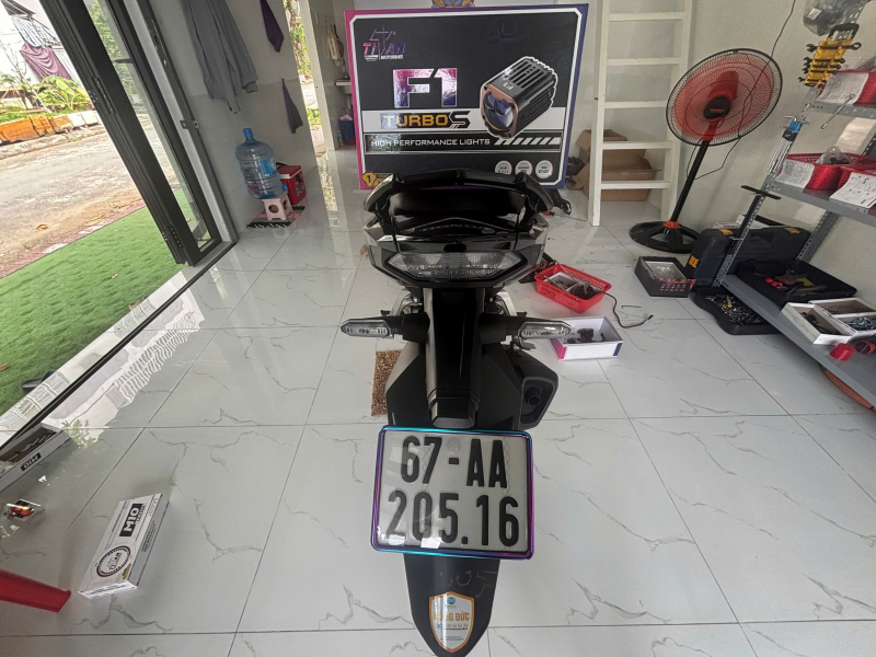 Độ đèn nâng cấp ánh sáng Trợ sáng Titan F1 Turbo S cho xe Winner X